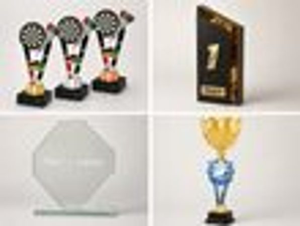 Ako vybrať materiál trofeje? Je najlepší kov, sklo, akrylát alebo drevo?