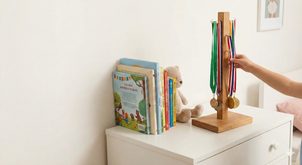 Jak vyrobit držák na medaile? 3 návody, jak na to