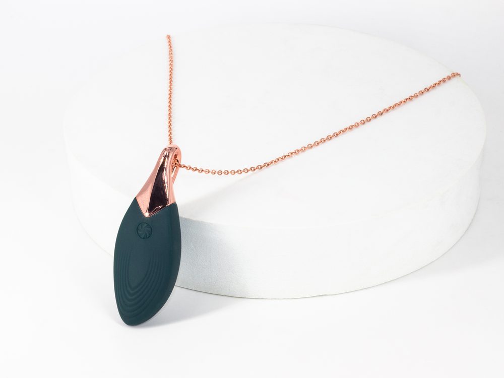 Vibrating necklace Liberty Leaf