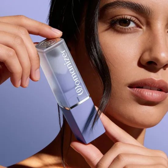 Womanizer Beauty - вибратор за клитор с въздушни вълни във форма на червило (лилав)