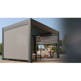 Screen o velikosti 3 x 2,5 m na pergolu
