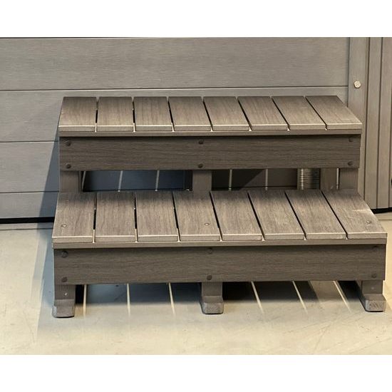 Quantum, schůdky k vířivce