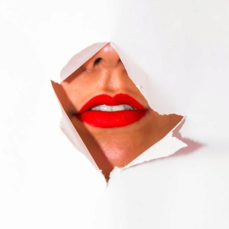 Wie bekommen Sie das ganze Jahr über gesunde und schöne Lippen?