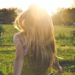 Comment prendre soin de ses cheveux en été ?
