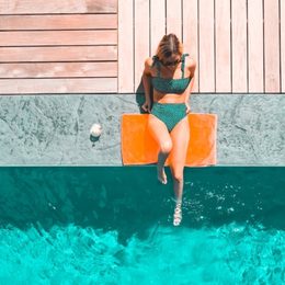 How to sunbathe safely?