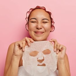 Masques coréens en tissu (sheet masks). Pourquoi sont-ils si populaires et comment les utiliser correctement ?