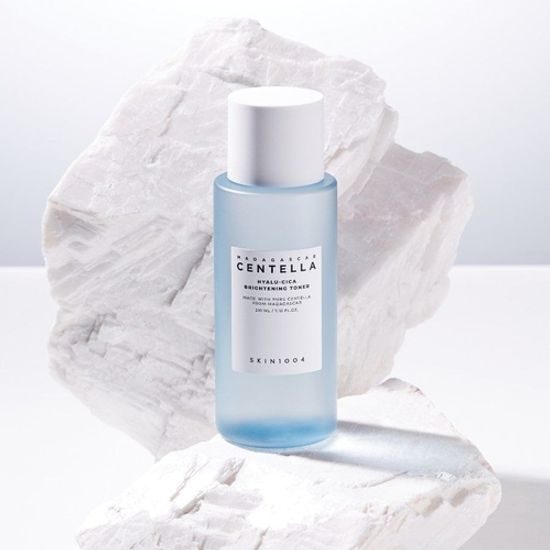 SKIN1004 Hydratační toner Madagascar Centella Hyalu-Cica Brightening Toner (210 ml)