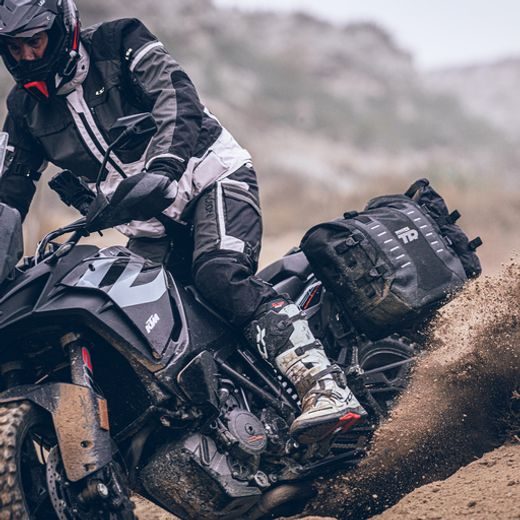 SET OF SHAD TERRA TR40 ADVENTURE SADDLEBAGS, INCLUDING MOUNTING KIT SHAD BMW F750GS/F850GS/ADVENTURE