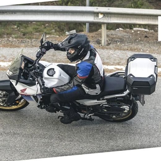 VRCHNÍ KUFR NA MOTORKU SHAD TERRA TR46 D0TR46100 ČERNÁ