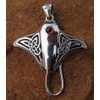 MANTA, stříbrný talisman s granátem
