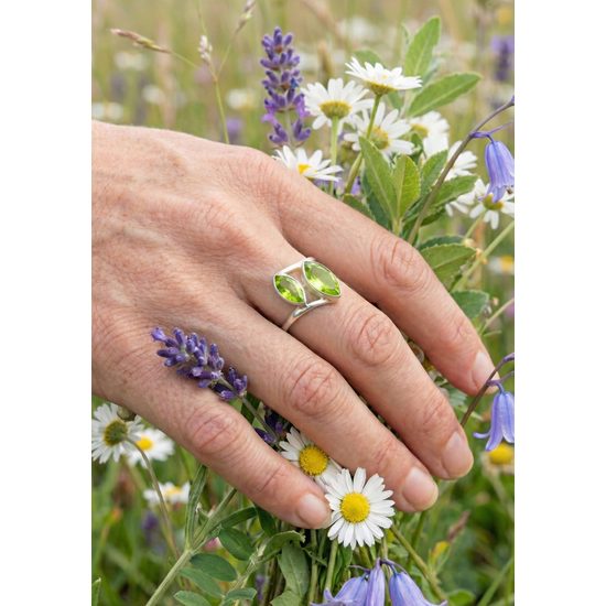 Zelené listy - stříbrný prsten s dvojitým olivínem