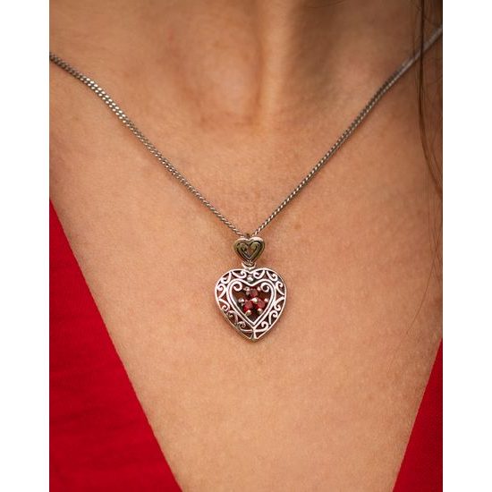 Granátové srdce – stříbrný přívěsek s granáty