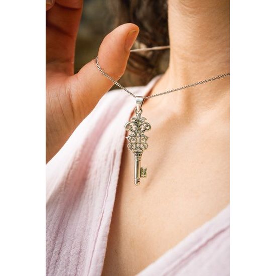 KLÍČ K POZNÁNÍ, stříbrný závěs