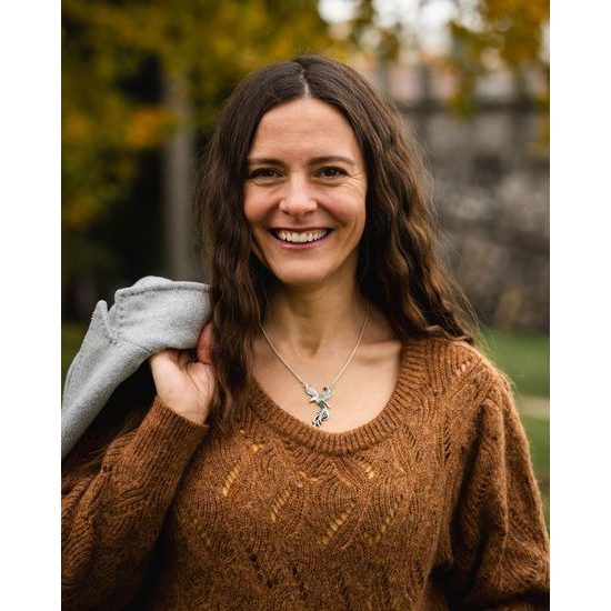 Fénix temnoty – stříbrný náhrdelník s černými zirkony