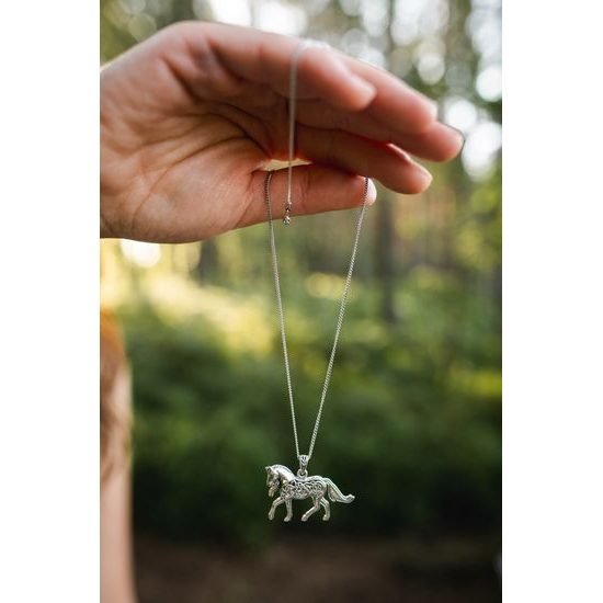 KŮŇ s keltskými propletenci, stříbrný přívěšek