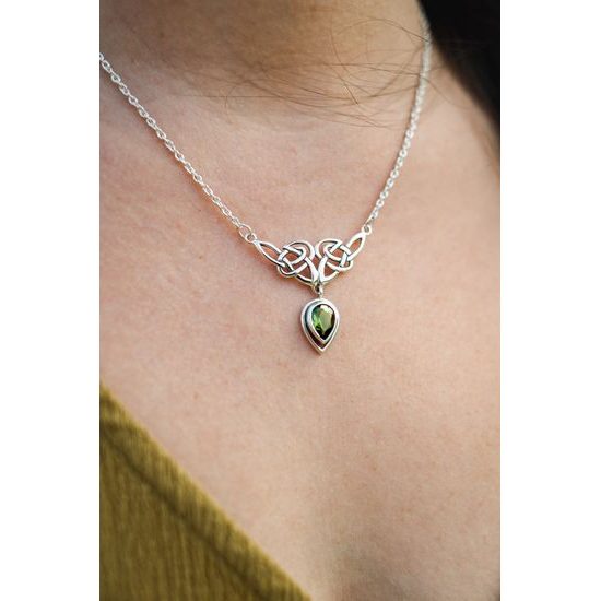 Srdce Vltavy, stříbrný náhrdelník s velkým broušeným vltavínem