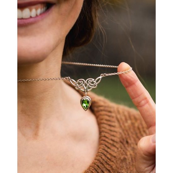 Srdce Vltavy, stříbrný náhrdelník s velkým broušeným vltavínem