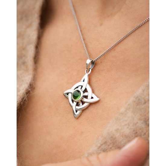 Uzel života – stříbrný přívěsek s broušeným vltavínem