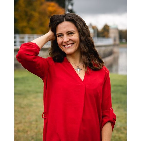 MANTA, stříbrný talisman s granátem