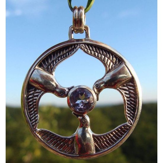 TŘI PTÁCI BOHYNĚ RHIANNON, stříbrný závěs s ametystem
