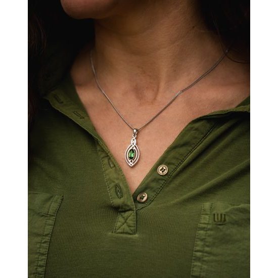 Oko Avalonu – stříbrný přívěsek s broušeným vltavínem