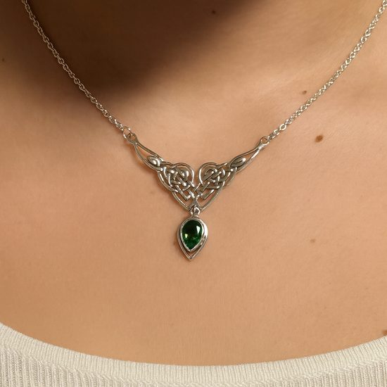 Zelené srdce Keltů, stříbrný náhrdelník s broušeným vltavínem
