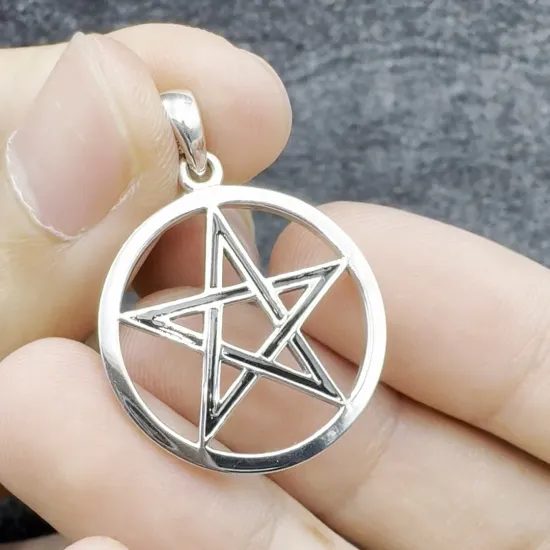 Pentagram v kruhu stříbrný přívěsek