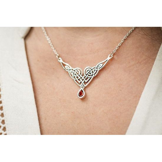 LADY AVALON, stříbrný náhrdelník s granátem, Ag 925