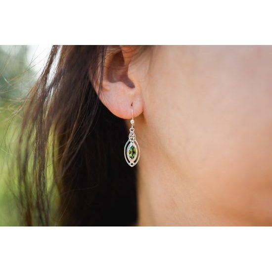 Tajemství Vltavy – stříbrné náušnice s broušeným vltavínem