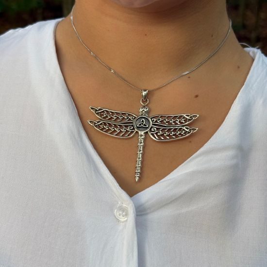 Masivní stříbrný závěs Keltská vážka s trojitým uzlem