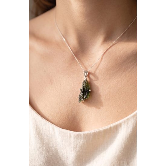 Stříbrný přívěsek s vltavínem 2,6g