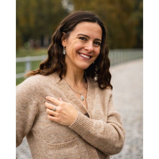 Zelené pouto, stříbrný prsten s vltavínem