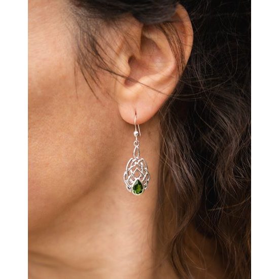 Zelený plamen – stříbrné keltské náušnice s vltavínem