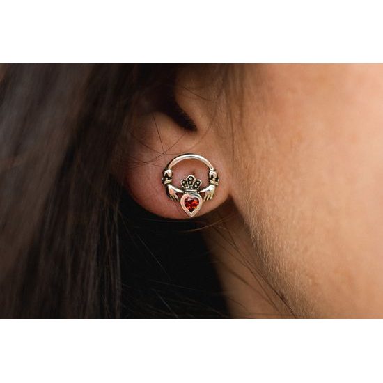 Irské Náušnice s granátem - Claddagh, stříbro 925