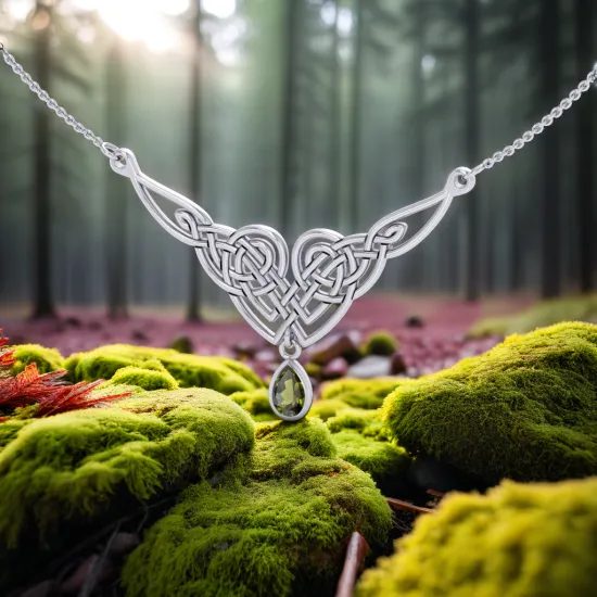 Lady Avalon, stříbrný náhrdelník s vltavínem