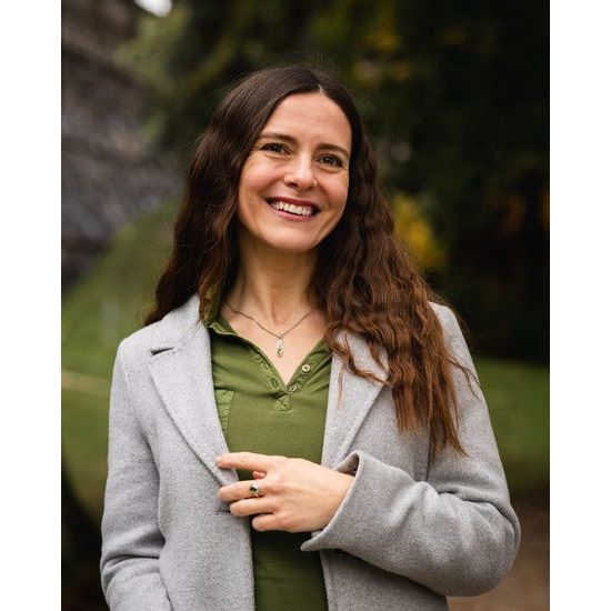 Keltské dědictví – stříbrný prsten s broušeným vltavínem