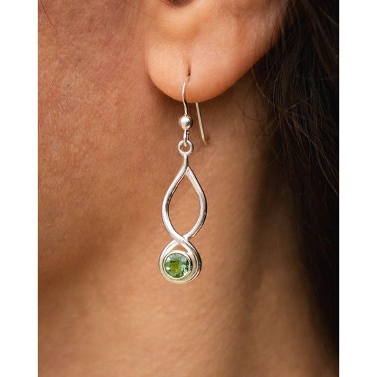 Věčná spirála - stříbrné náušnice s broušeným vltavínem