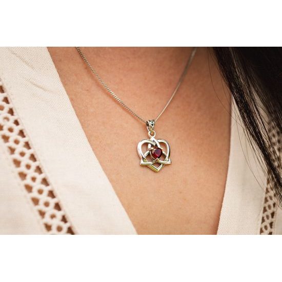 Keltské srdce s granátem, stříbrný přívěsek