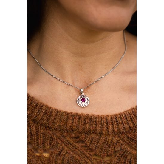 Oko Danu – stříbrný keltský přívěsek s granátem