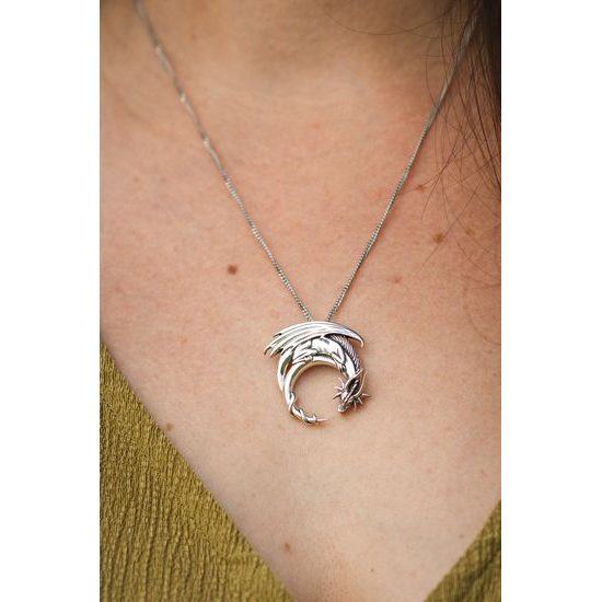 NOČNÍ DRAK stříbrný přívěsek, lunula