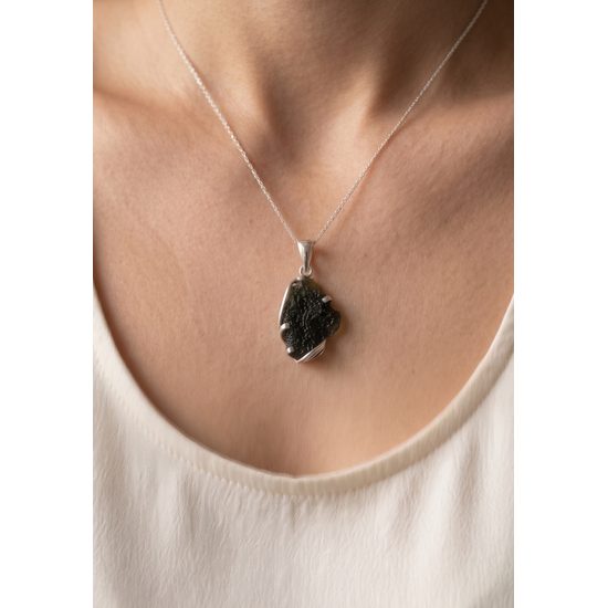 Stříbrný přívěsek s vltavínem 6,3g