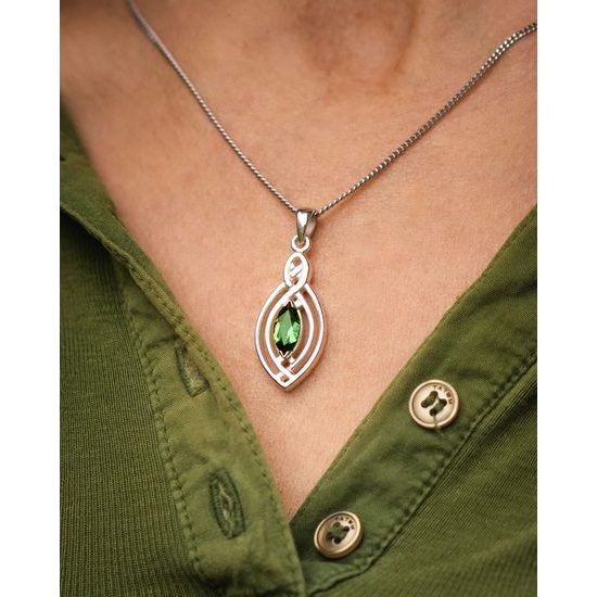 Oko Avalonu – stříbrný přívěsek s broušeným vltavínem