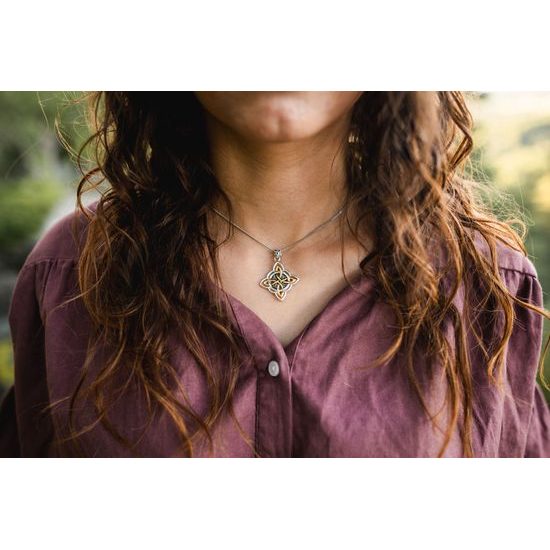 Čtyřcípý uzel stříbrný přívěsek s pozlacením