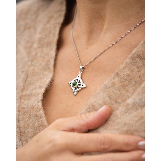 Uzel života – stříbrný přívěsek s broušeným vltavínem