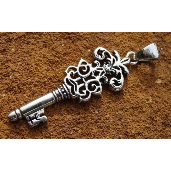 KLÍČ K POZNÁNÍ, stříbrný závěs