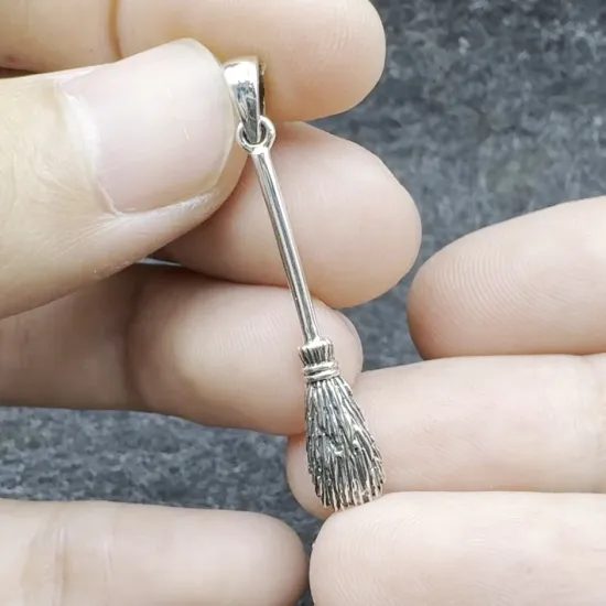 KOŠTĚ PRO ČARODĚJKY, stříbrný talisman, Ag 925