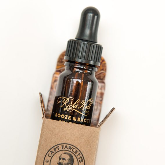 Huile à barbe Cpt. Fawcett Ricki Hall's Booze & Baccy - version de poche (10 ml)