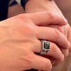 MINET Pánský pečetní stříbrný prsten s černým zirkonem