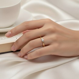 Zlatý 585/1000 prsten se zirkonem 1970