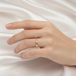 Zlatý prsten se zirkony